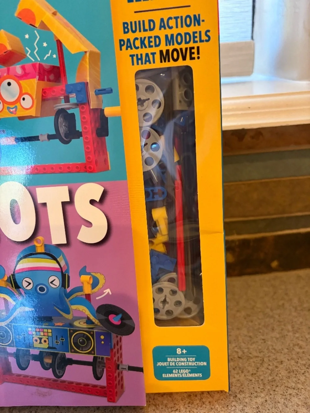 NIB! LEGO Gear Bots Book and Building Set